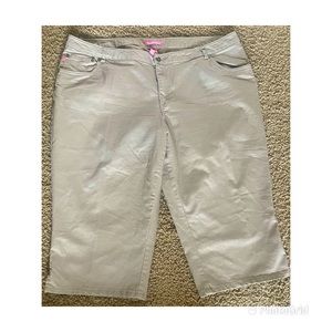 Tan capris khaki pants